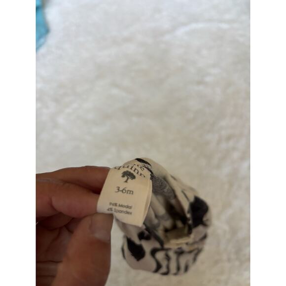 Kate Quinn sz. 3/6 mo one pc. bat themed romper. Soft, adorable, grt. shape - Picture 5 of 7